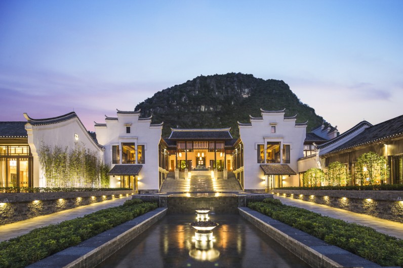 guangxi yangshuo banyan tree resort