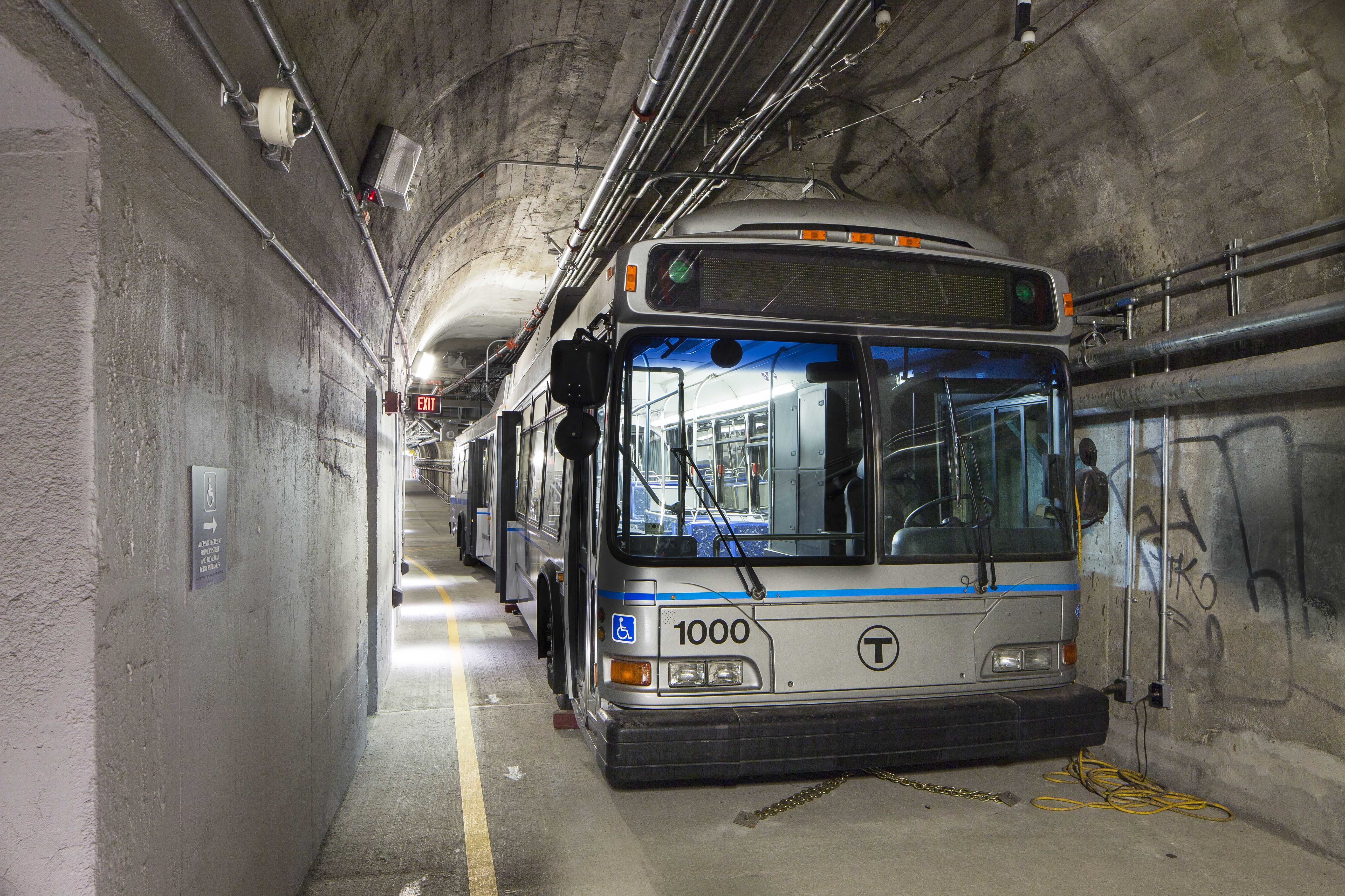 Boston Logan Airport Silver Line - ipmb48n
